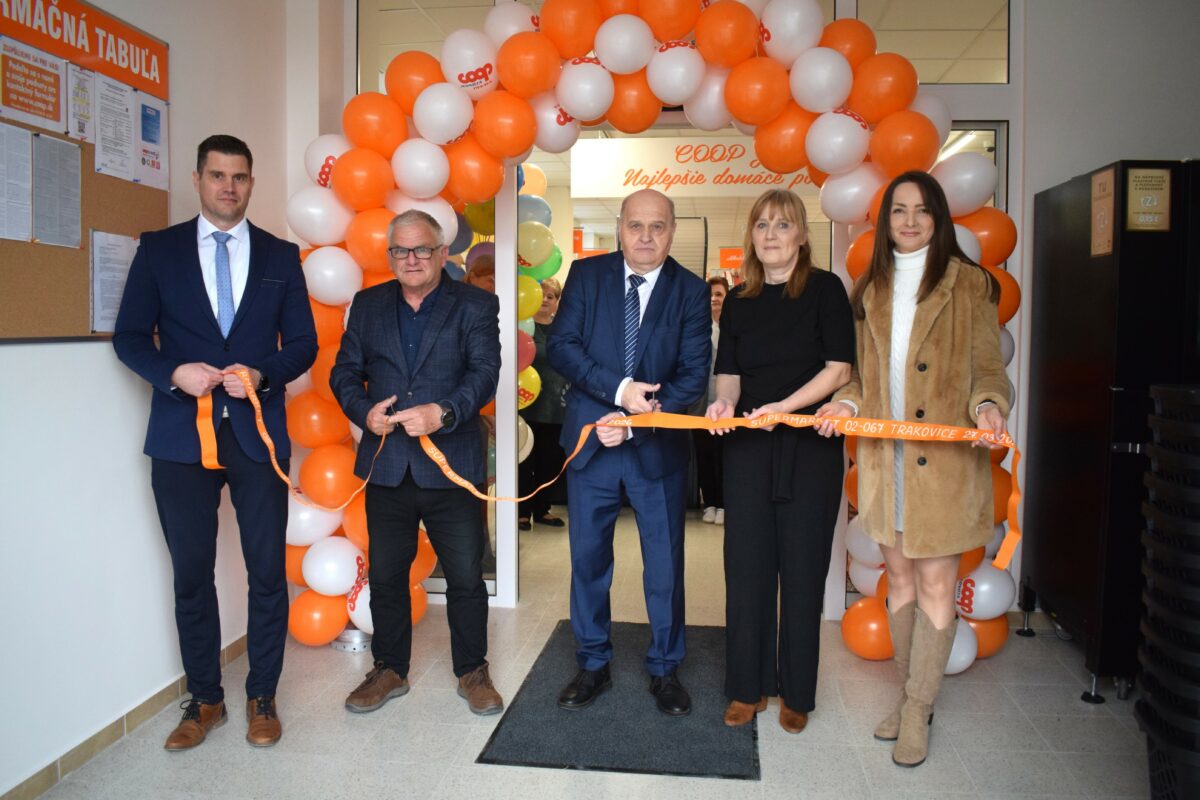 Coop jednota trnava novy supermarket trakovice slavnostne otvorenie.jpg
