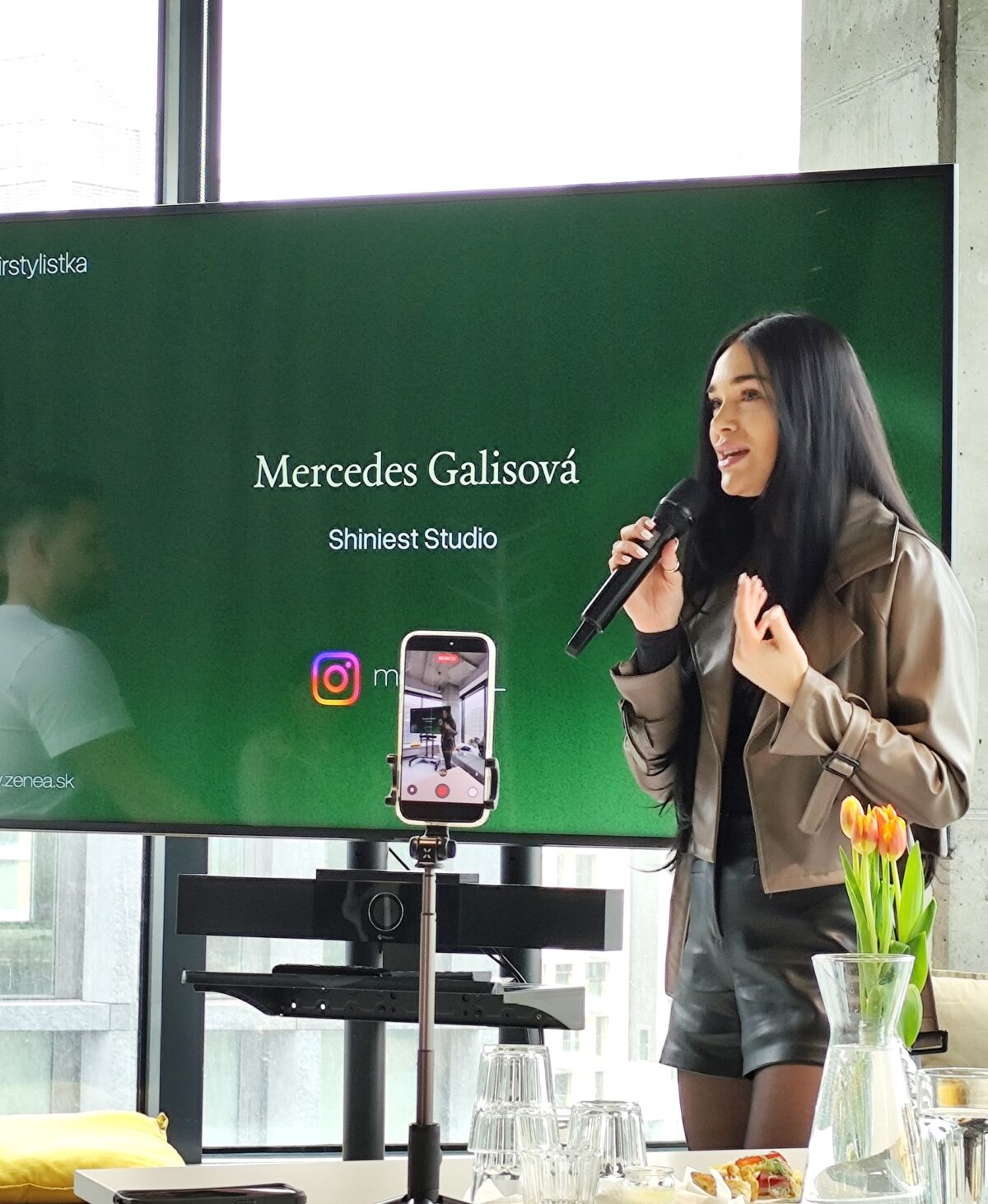 Mercedes Galisová hovorí o vplyve chlóru na vlasy na evente Zenea v Bratislave