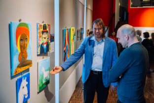Výnimočná medzinárodná výstava „UMENIE NA SPEKTRE / KUNST IM SPEKTRUM“ v Bratislave