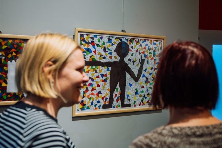 Výnimočná medzinárodná výstava „UMENIE NA SPEKTRE / KUNST IM SPEKTRUM“ v Bratislave