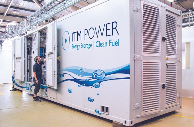 Veľkorozmerný vodíkový elektrolyzér vyrábaný britskou spoločnosťou ITM Power.