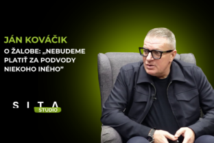 Prezident SFZ Ján Kováčik (vľavo) počas rozhovoru pre SITA v relácii V športovom SITE.
