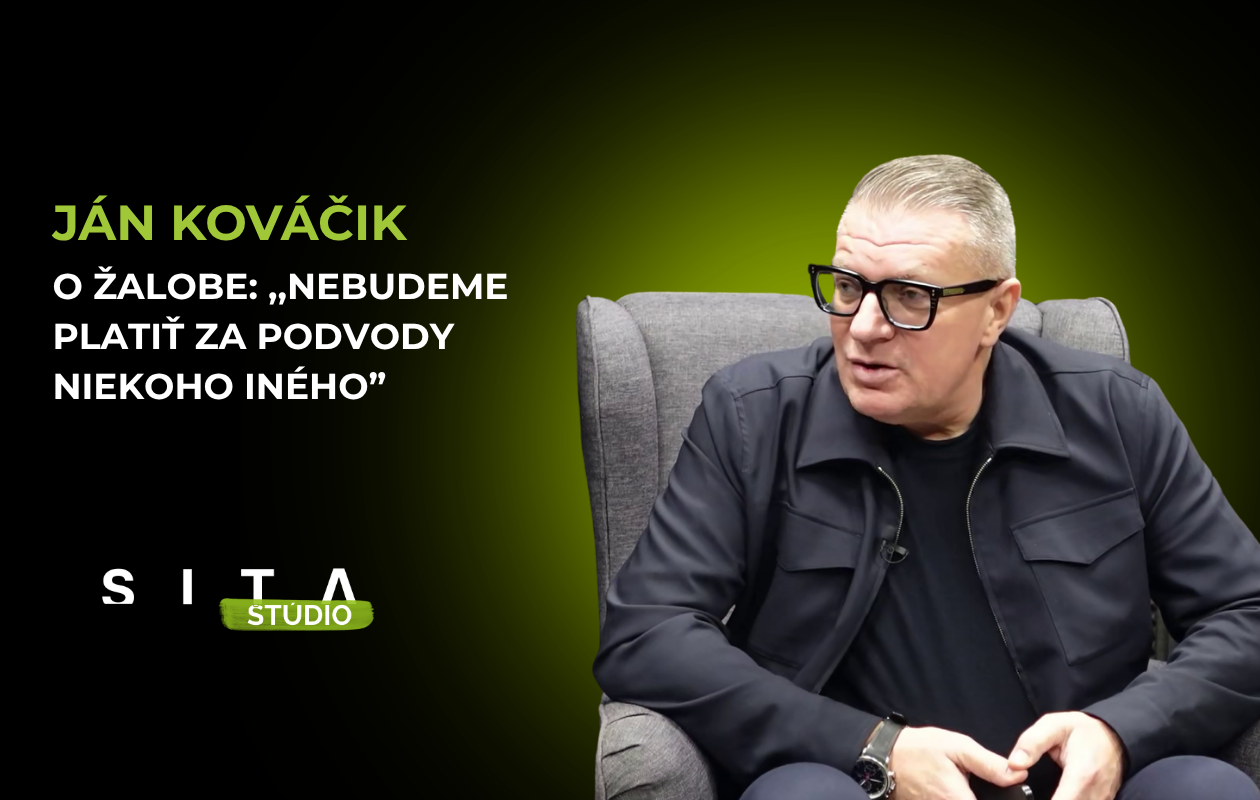 Prezident SFZ Ján Kováčik (vľavo) počas rozhovoru pre SITA v relácii V športovom SITE.