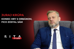 Juraj Krúpa v rozhovore s Pavelom Urbanom počas nahrávania novej epizódy video podcastu v Štúdiu SITA.