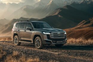 Land cruiser 300 hybrid_2026_04.jpg