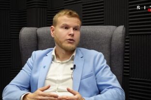 Ľubomír Švorca, teológ a odborník na taliansku kultúru, počas rozhovoru pre SITA.