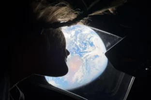 Takto zachytil astronaut "západ slnka" zeme cez iPhone