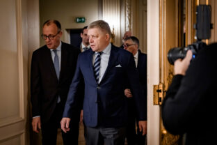 Nemecký kancelár Friedrich Merz a slovenský premiér Robert Fico.
