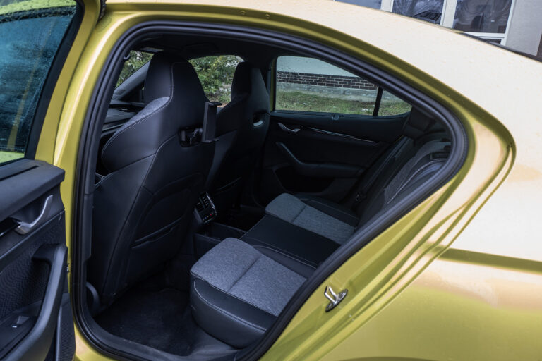 Škoda Octavia Sportline - priestor pre cestujúcich vzadu
