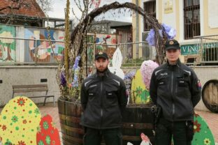 Policia velka noc.jpg