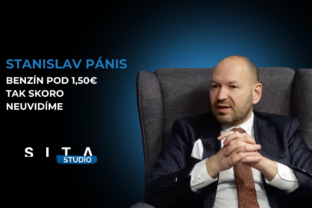 Stanislav Pánis v rozhovore s Andrejom Korimom počas nahrávania video podcastu v Štúdiu SITA.