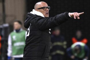 Tréner slovenskej futbalovej reprezentácie Francesco Calzona počas prípravného zápasu proti Rumunsku v Bratislave.