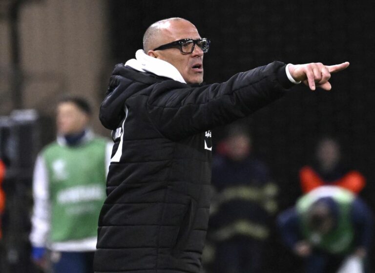 Tréner slovenskej futbalovej reprezentácie Francesco Calzona počas prípravného zápasu proti Rumunsku v Bratislave.