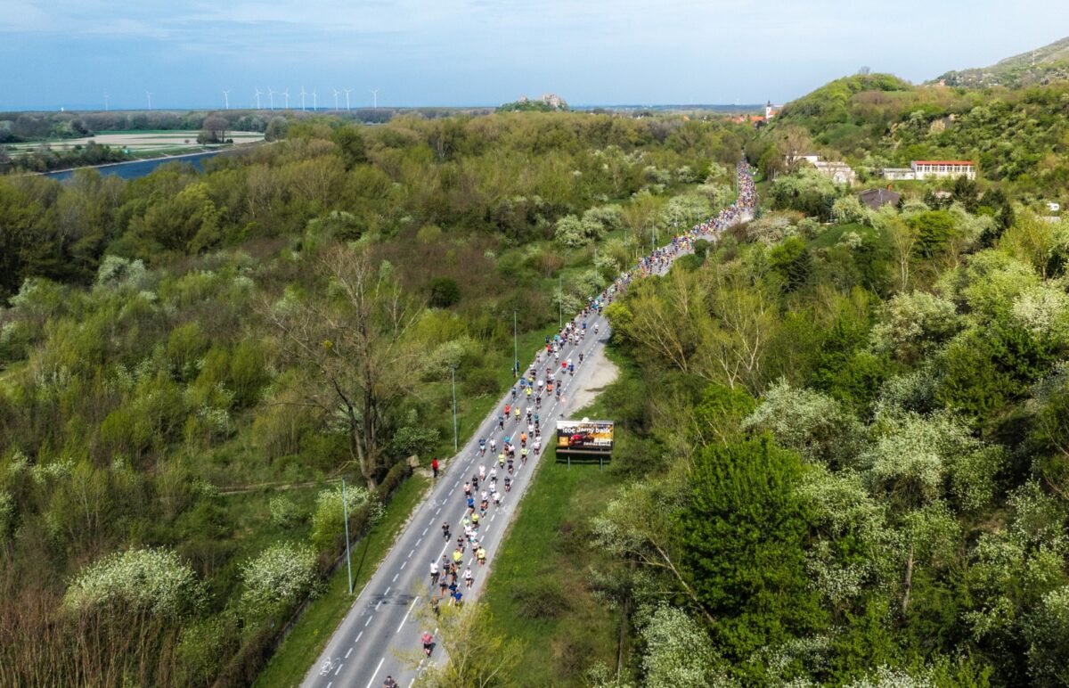 Ts 4 foto 5 2026 devin bratislava bezci na trati dron.jpeg