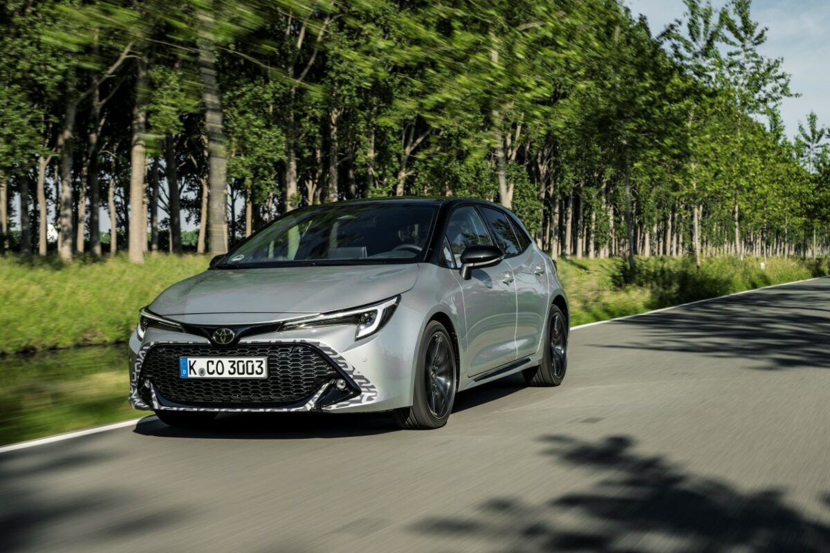2022_corolla_hb_gr_sport_mte_dynamic_001.jpg