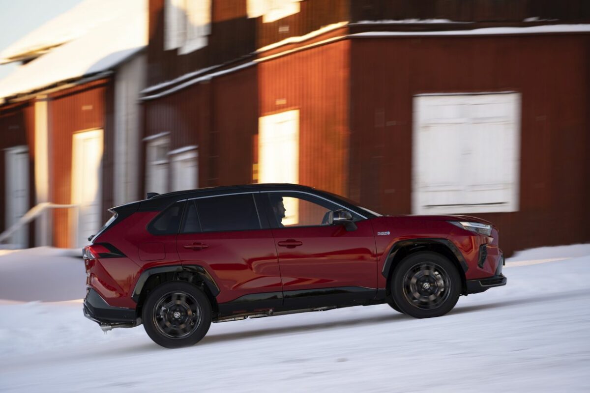 2023_rav4_plug_in_hybrid_gr_sport_dynamic_033.jpg
