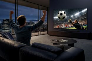 2026_micro rgb_r95h_pers_wall_ai football mode pro 1000pixel.jpg