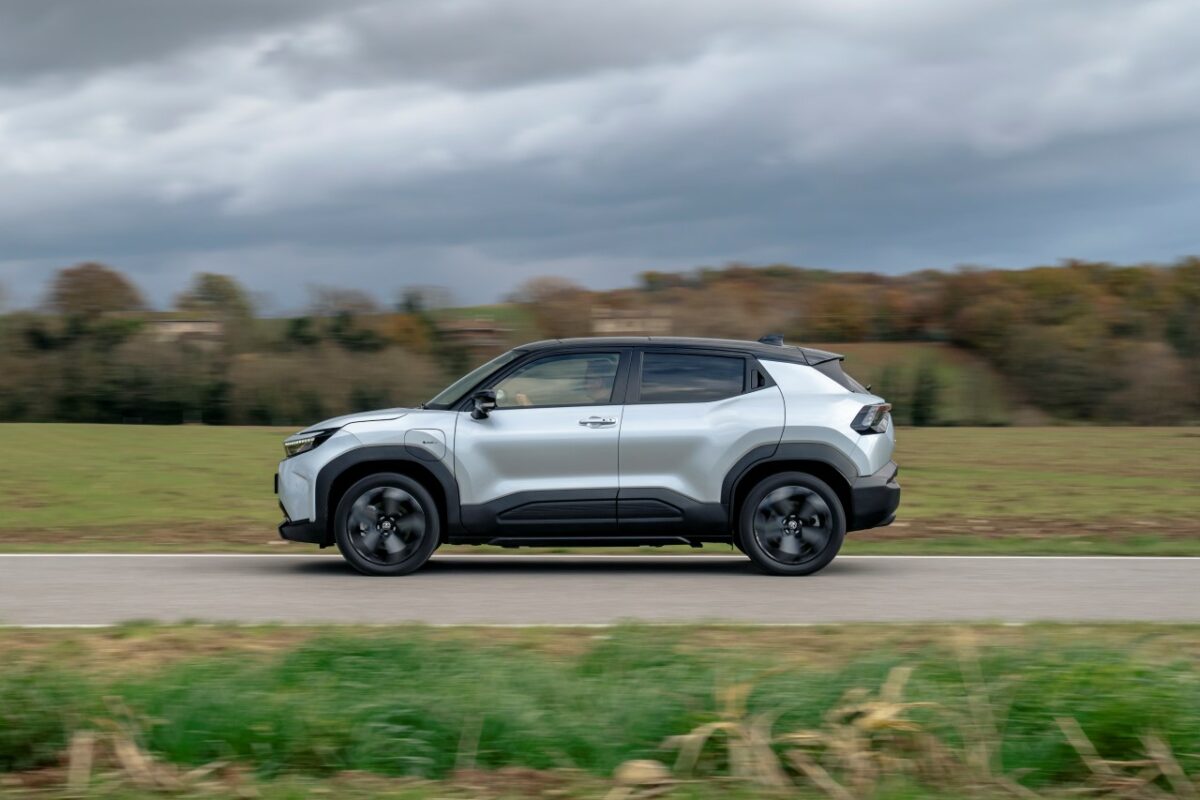 2026_toyotaurbancruiser_liquidsilverawd_dynamic_017.jpg
