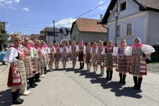 25052026_chorovod_vazec_frisova.jpg