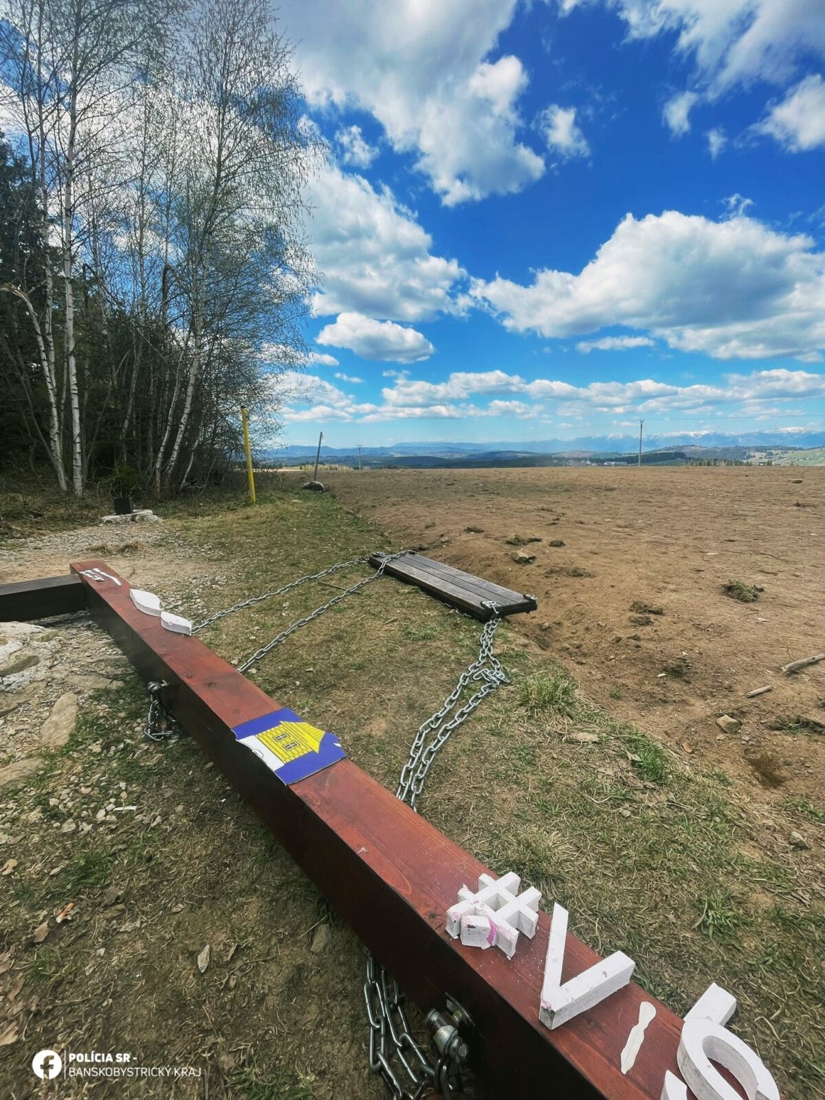 V obci Lom nad Rimavicou sa zrútila obľúbená atrakcia, nachádzali sa na nej traja ľudia. 