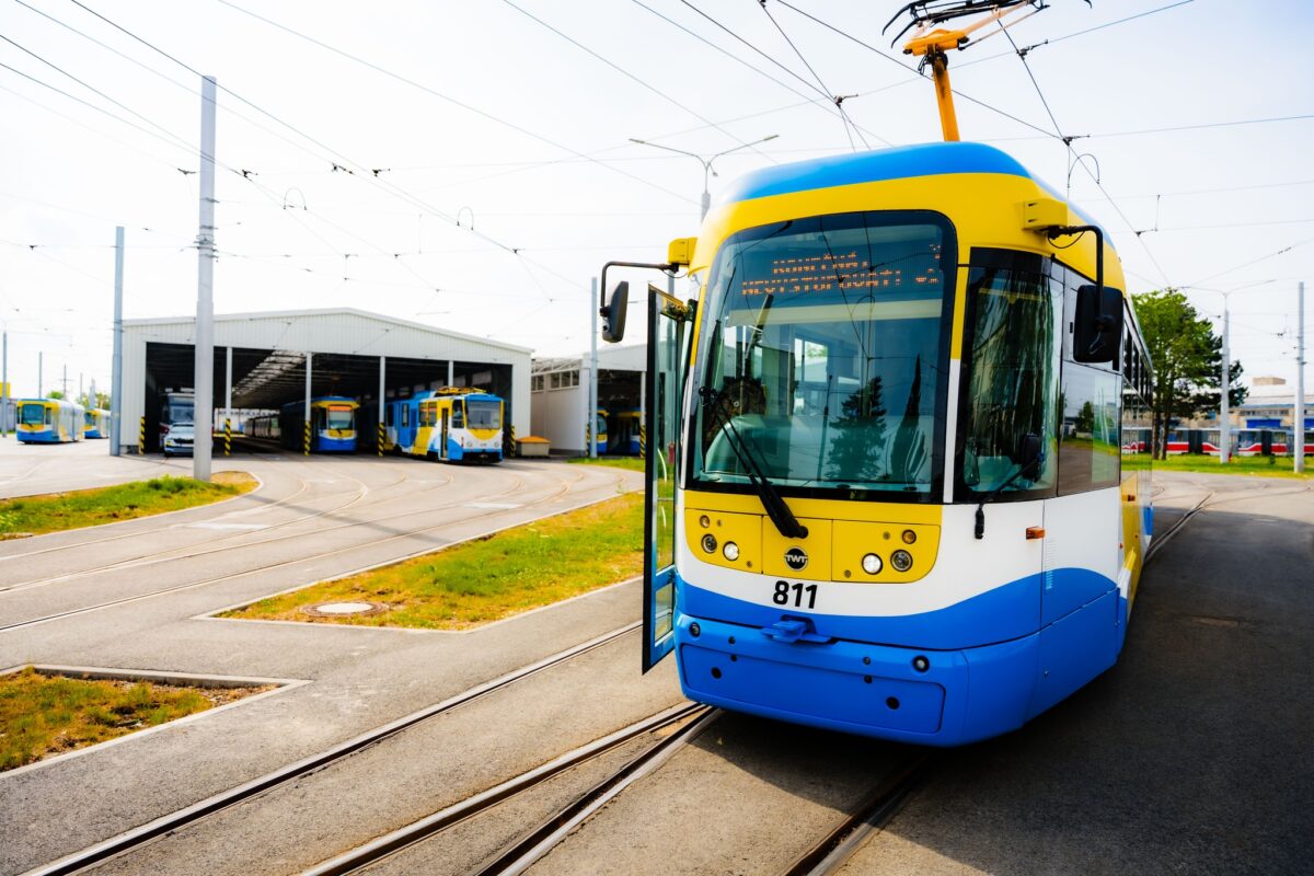 Oprava trate v Ko&scaron;iciach obmedz&iacute; električkov&uacute; dopravu, dotkne sa liniek 6, 7 aj 9 &ndash; FOTO - Na&scaron;aDoprava.sk