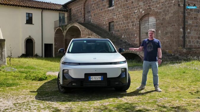 Leapmotor B10 Hybrid EV
