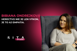 Bibiana Ondrejková v rozhovore s Matejom Martinčekom počas nahrávania novej epizódy video podcastu v Štúdiu SITA.