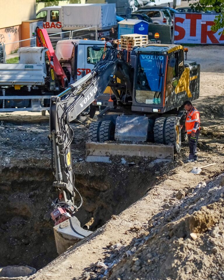 Rekonštrukcia okolia Domu služieb v Dúbravke
