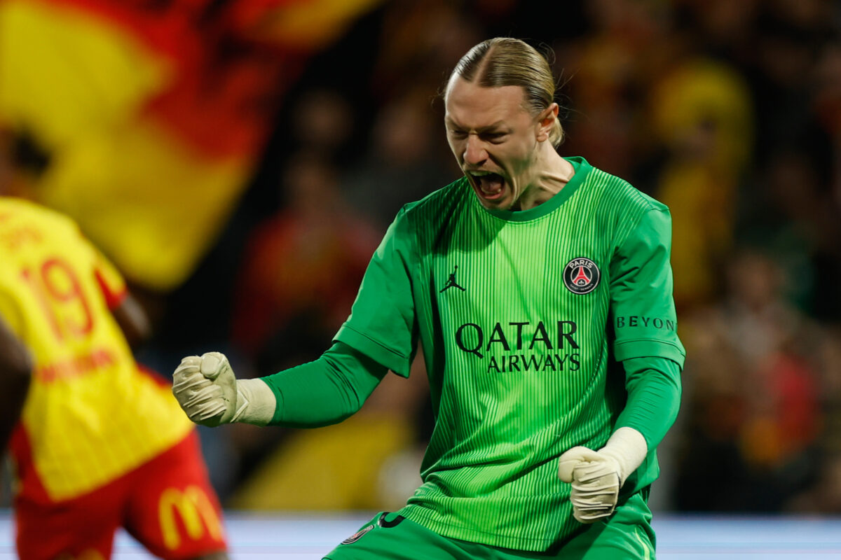 Nap&auml;tie v PSG pred fin&aacute;le Ligy majstrov. Ukrajinec Zabarnyj odmietol podať ruku rusk&eacute;mu spoluhr&aacute;čovi - SITA.sk