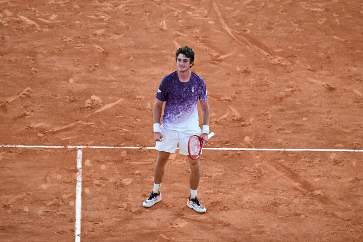 Braz&iacute;lsky mlad&iacute;k vyradil srbsk&eacute;ho matadora. Po Sinnerovi sa z Roland Garros por&uacute;ča aj Djokovič - SITA.sk