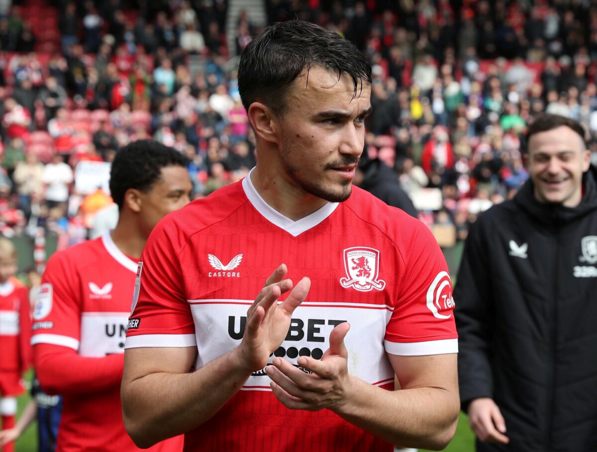 Strelec m&ocirc;že bizarne post&uacute;piť do Premier League. Klub tu&scaron;il, že m&ocirc;žu s&uacute;pera vyl&uacute;čiť, nepustil preto hr&aacute;čov na dovolenky - FOTO - SITA.sk