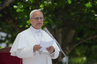 Italy Pope Acerra