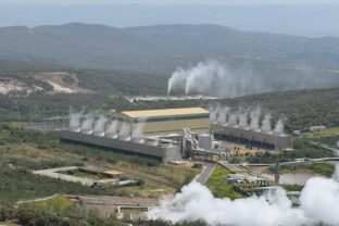Elektráreň Olkaria 4, jednou zo šiestich elektrární v geotermálnom poli Olkaria v Keni