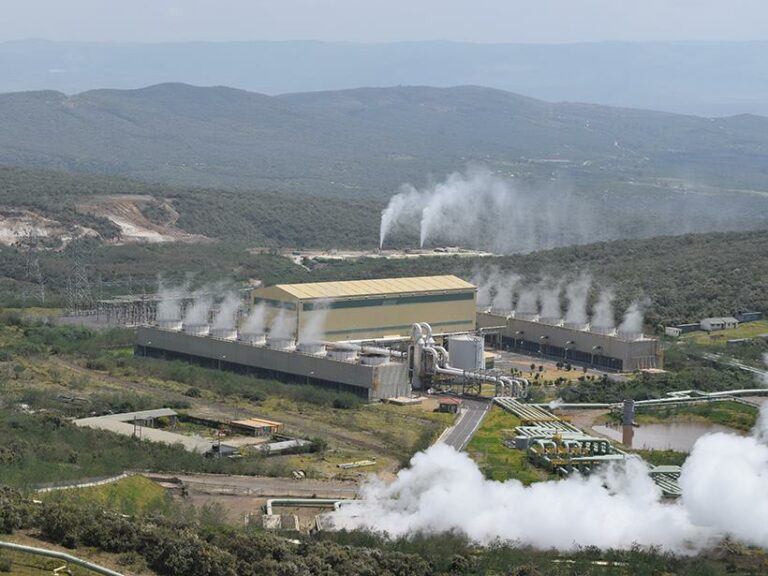 Elektráreň Olkaria 4, jednou zo šiestich elektrární v geotermálnom poli Olkaria v Keni