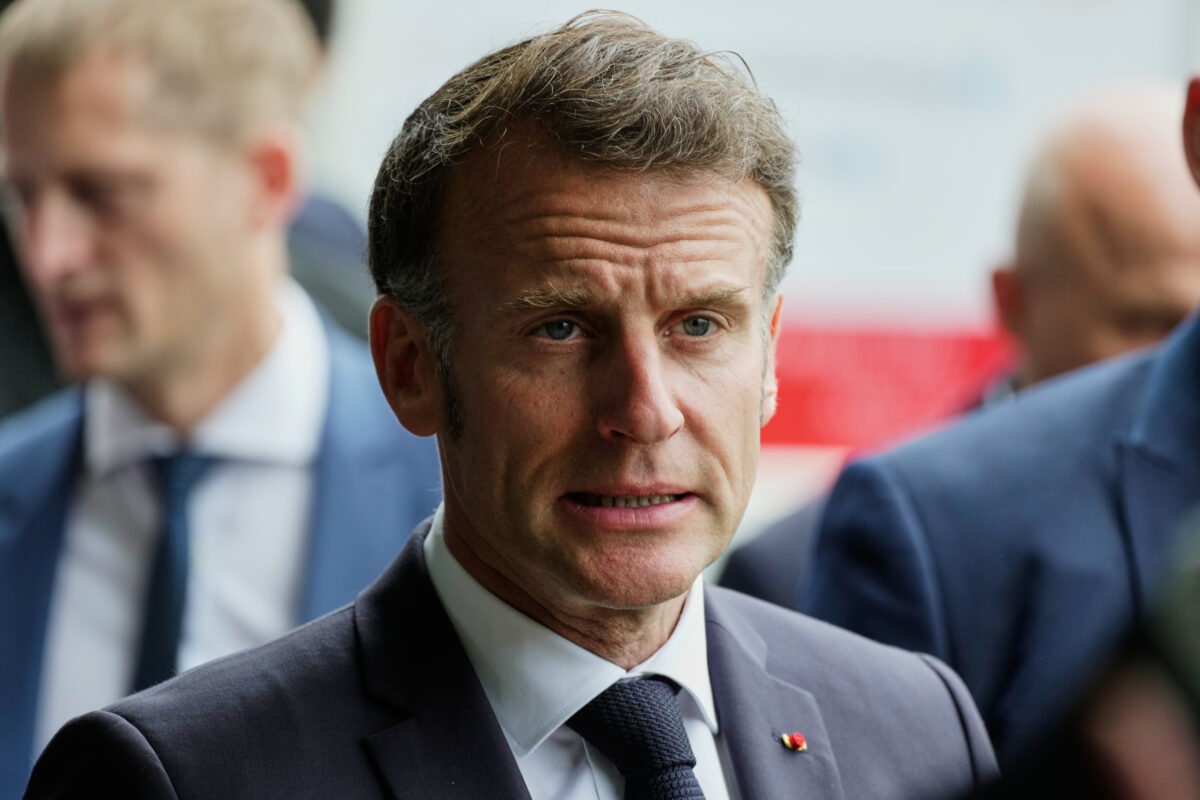 Kremeľ nevie, ako vyc&uacute;vať z vojny. Najnov&scaron;ie bombardovanie Kyjeva odhaľuje jeho pokrytectvo, skritizoval Macron Moskvu - SITA.sk
