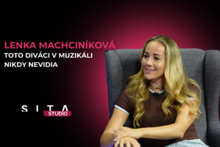 Lenka Machciníková v rozhovore s Mtejom Martinčekom počas nahrávania video podcastu v Štúdiu SITA.