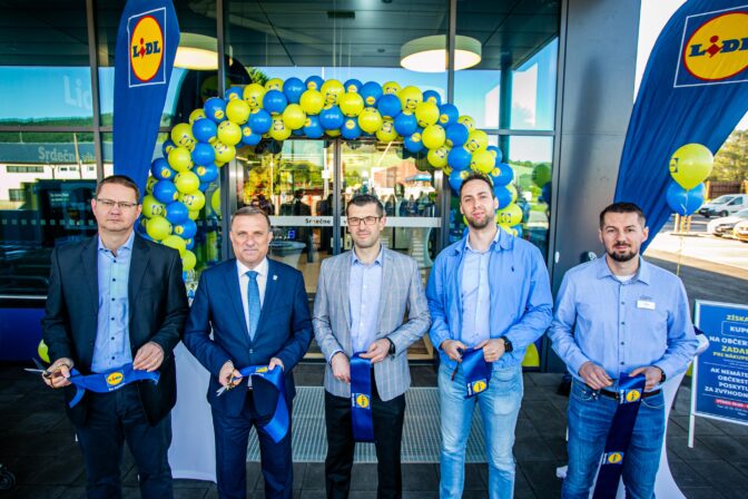 Lidl rajec otvaracka siroke rano 64.jpg