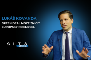 Foto: Lukáš Kovanda v rozhovore s Miroslavom Frindtom počas natáčania novej epizódy video podcastu Má to Filipa v Štúdiu SITA.