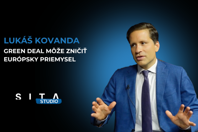 Foto: Lukáš Kovanda v rozhovore s Miroslavom Frindtom počas natáčania novej epizódy video podcastu Má to Filipa v Štúdiu SITA.
