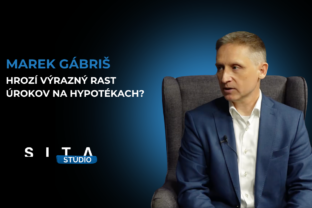 Marek Gábriš v rozhovorre s Andrejom Korimom počas nahrávania novej epizódy video podcastu v Štúdiu SITA.