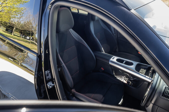 Mercedes GLB - Predná časť kabíny