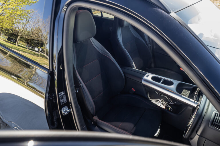 Mercedes GLB - Predná časť kabíny