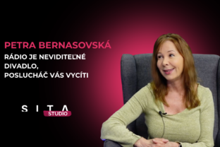 Petra bernasovská v rozhovore s Matejom Martinčekom počas nahrávania video podcastu Fish & Chips v Štúdiu SITA.