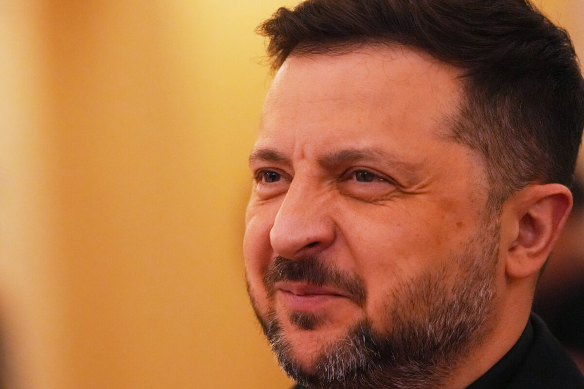 Zelenskyj odmietol &scaron;t&uacute;dium v zahranič&iacute;, otec mu zak&aacute;zal od&iacute;sť. Dnes mu za to ďakuje - SITA.sk
