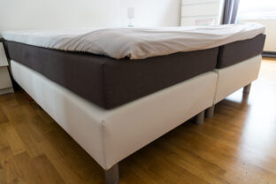 Boxspring posteľ