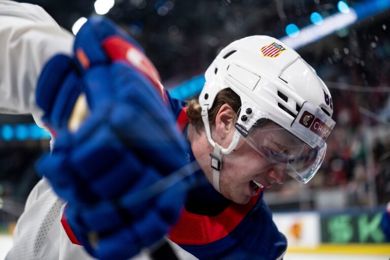 Fotografie zo zápasu Veľká Británia - USA na MS v hokeji 2026.
