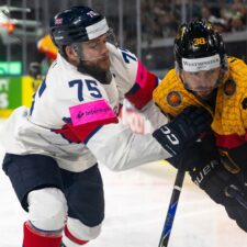 Fotografie zo zápasu Nemecko - Veľká Británia na MS v hokeji 2026.