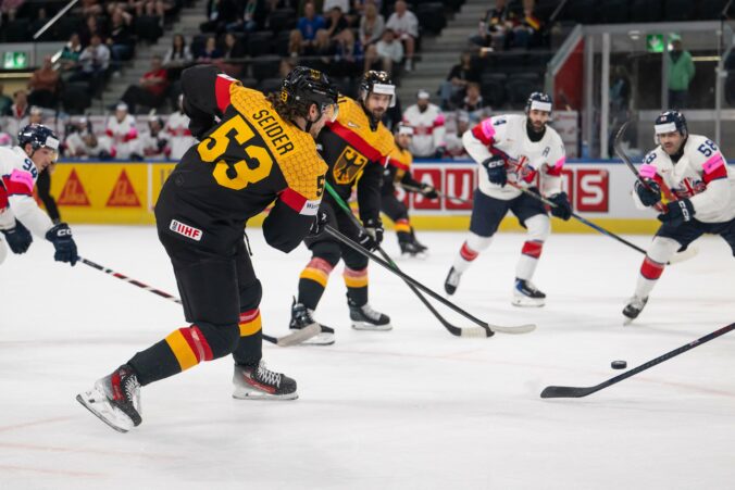 Fotografie zo zápasu Nemecko - Veľká Británia na MS v hokeji 2026.