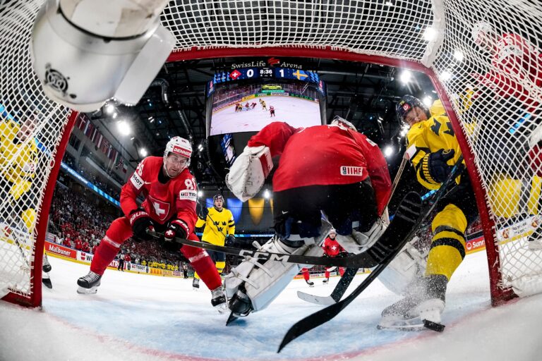Fotografie štvrťfinále Švajčiarsko - Švédsko na MS v hokeji 2026.