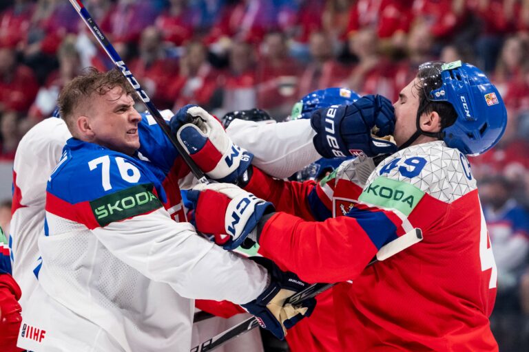 Fotografie zo zápasu Slovensko - Česko na MS v hokeji 2026.
